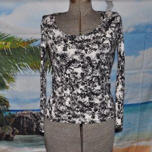 2/$10 Simply Vera Wang Darling Black/White/Gray Top BUNDLE ONLY FOR THIS PRICE
